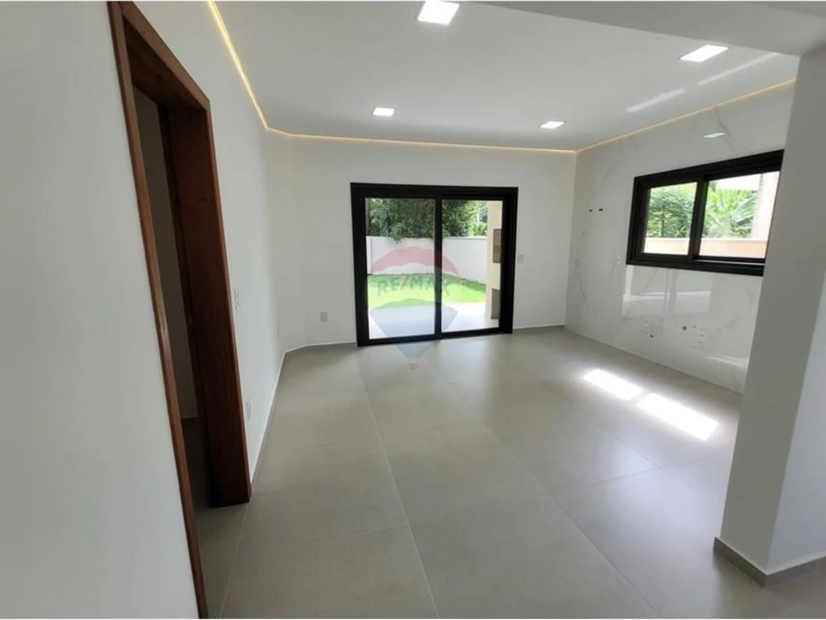 Casa 4 Dormitórios à Venda no Condomínio Arvoredo, Rio Vermelho