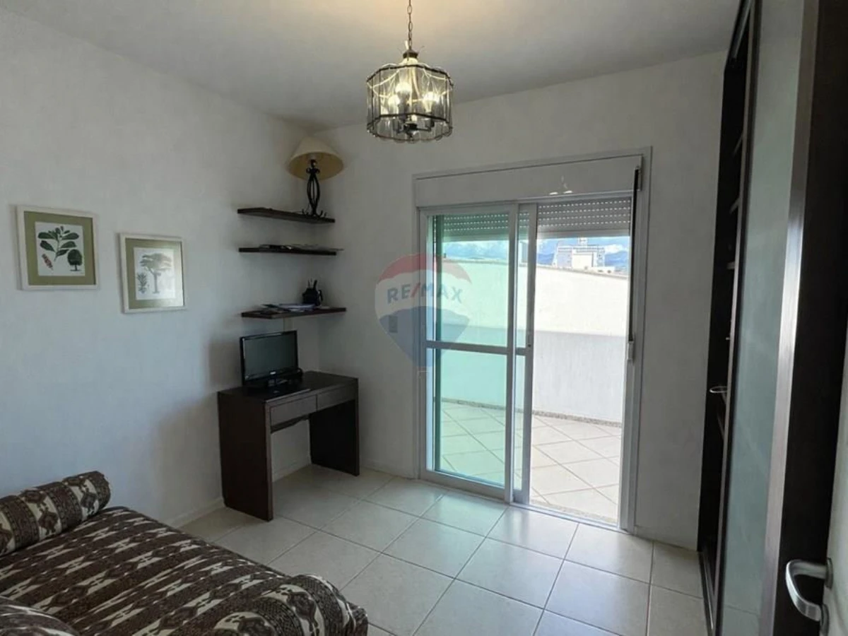 Cobertura 252 m² com Vista para o Mar — Agronômica, Florianópolis