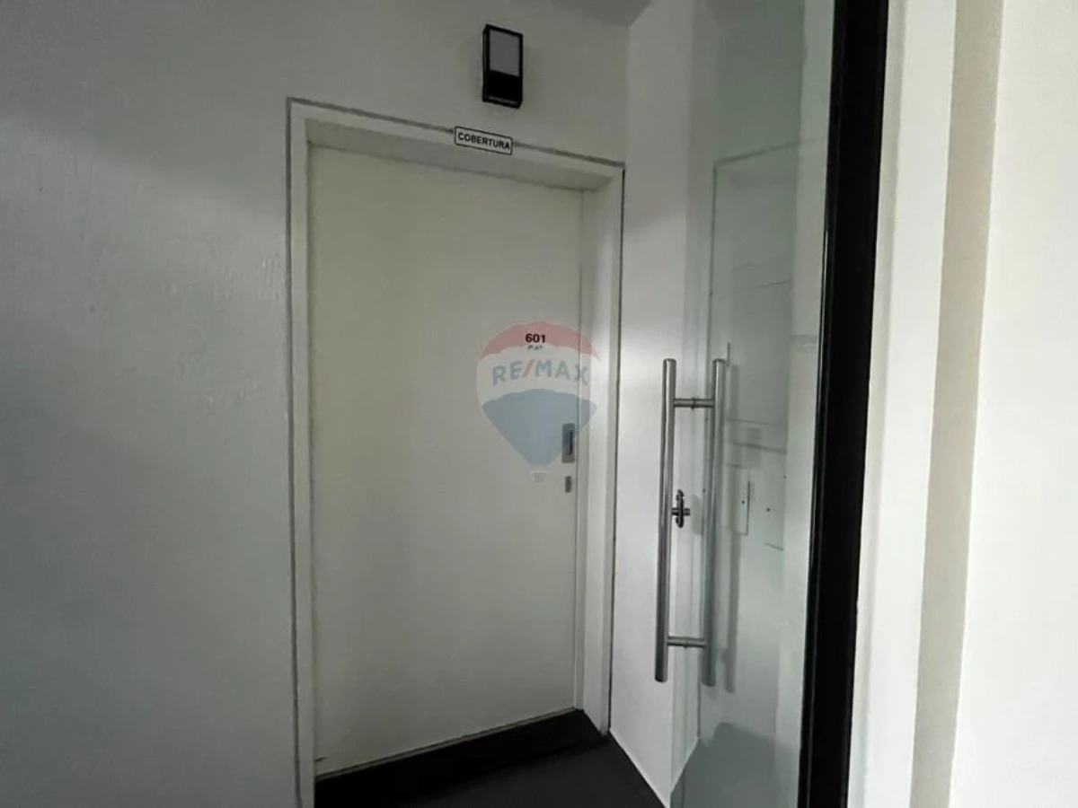 Apartamento Reformado com 1 Quarto, Terraço e Varanda – Centro, Florianópolis