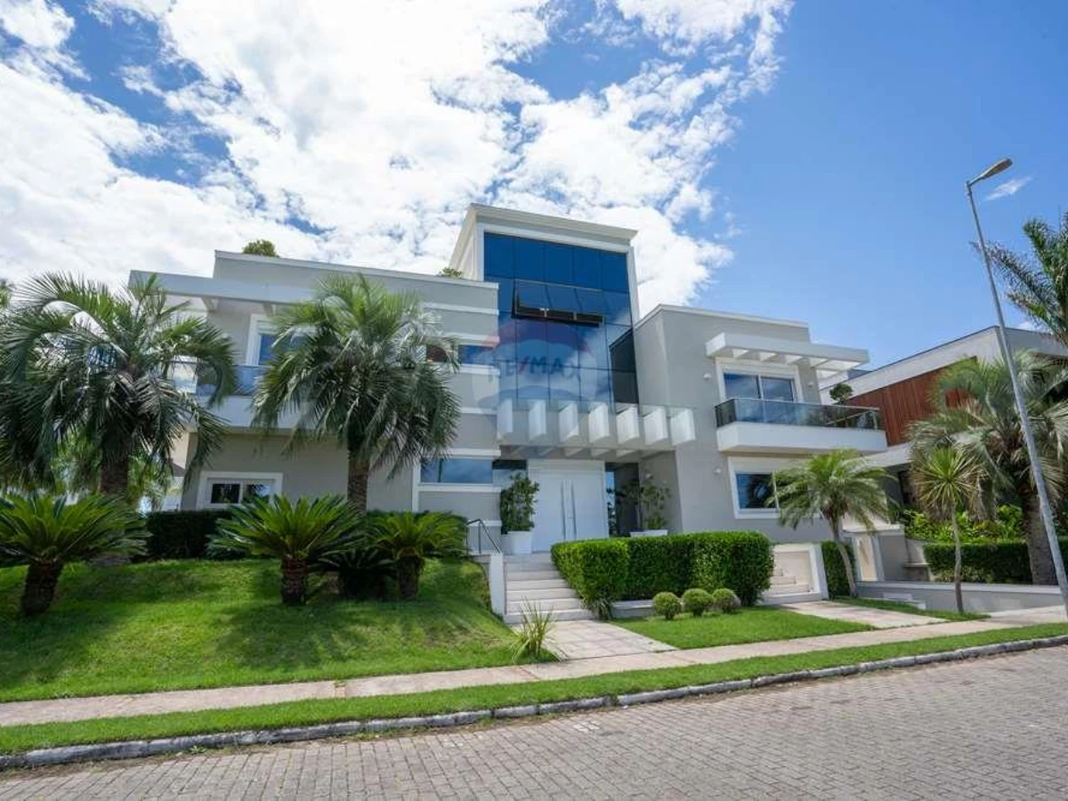 Casa de Alto Padrão para Alugar no Condomínio Premier Residence – Jurerê Internacional, Florianópolis