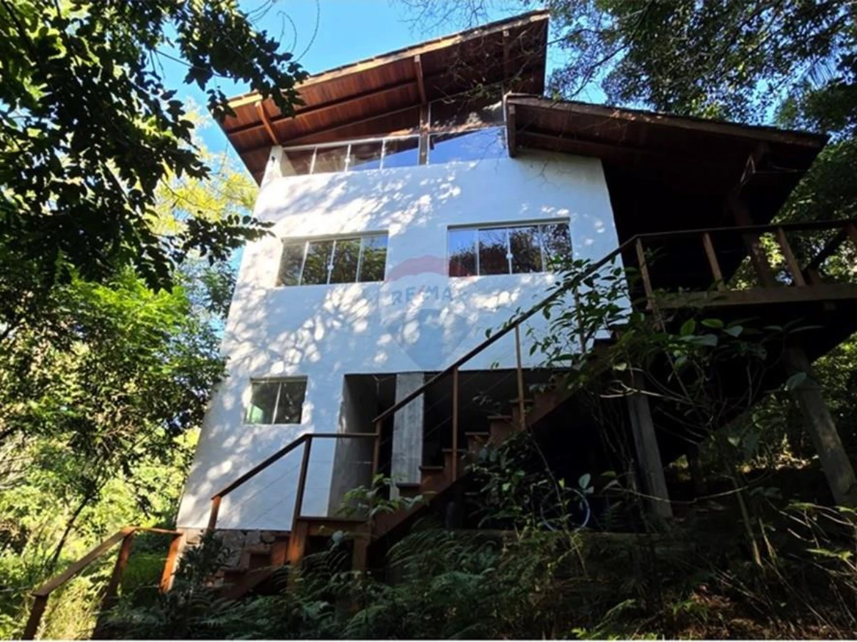 Casa 2 Quartos à Venda — Lagoa da Conceição, Florianópolis