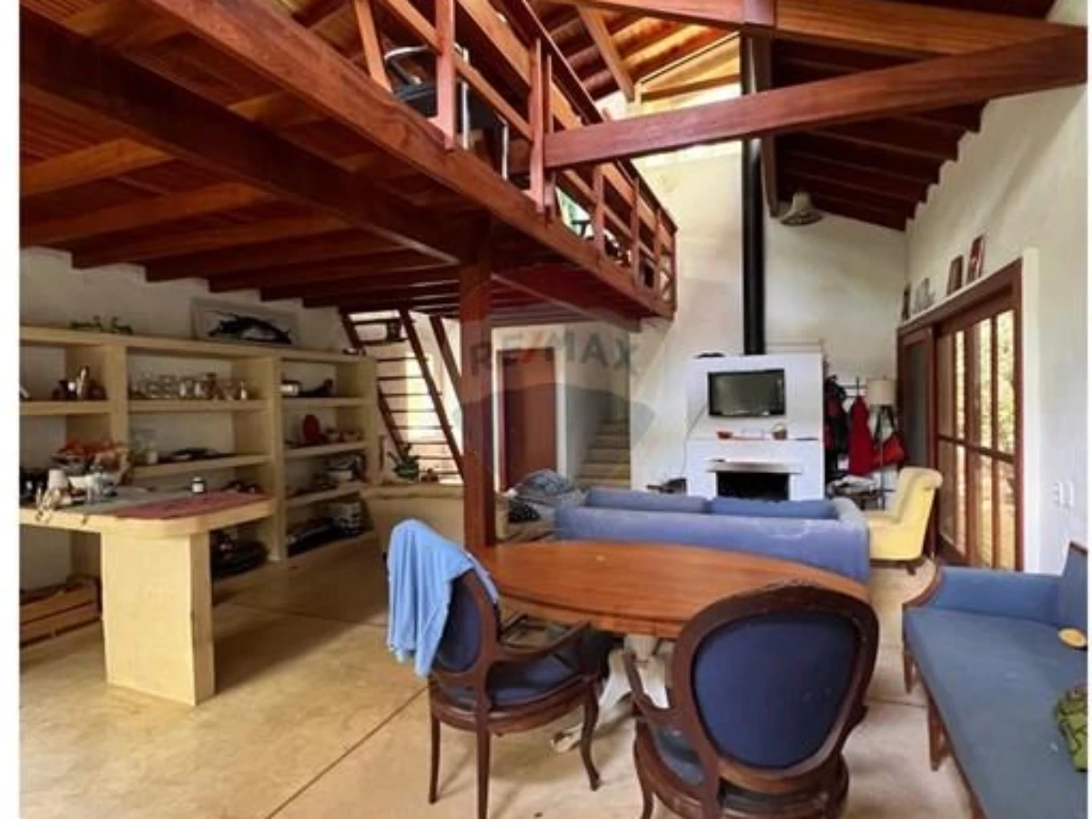Casa 2 Quartos à Venda — Lagoa da Conceição, Florianópolis