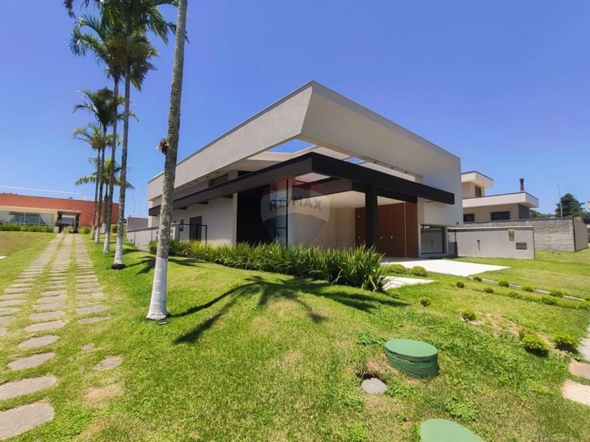 Casa Térrea 3 Suítes à Venda — Rio Vermelho, Florianópolis