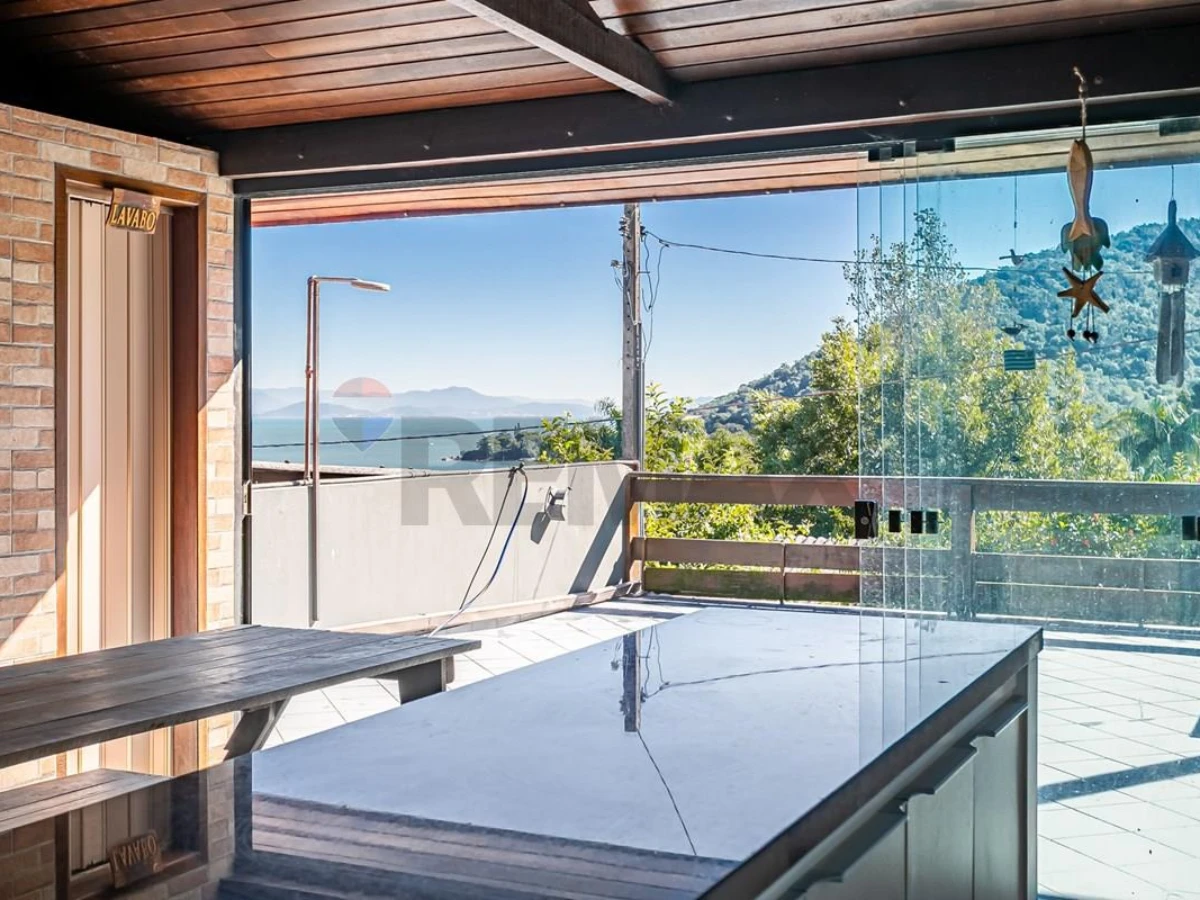 Casa 3 Dormitórios com Vista Mar à Venda — Ribeirão da Ilha, Florianópolis