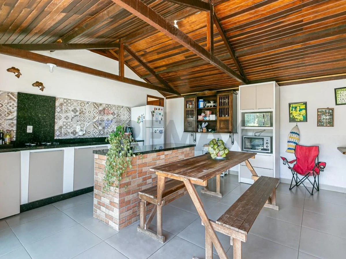 Casa 3 Dormitórios com Vista Mar à Venda — Ribeirão da Ilha, Florianópolis