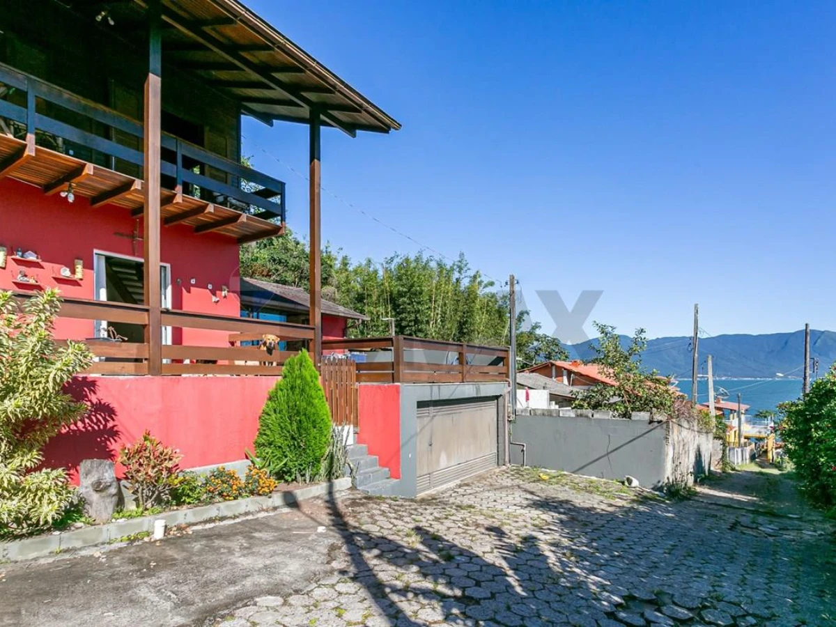 Casa 3 Dormitórios com Vista Mar à Venda — Ribeirão da Ilha, Florianópolis