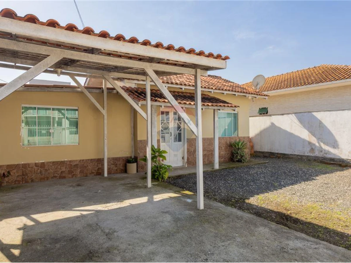 Casa 2 Quartos à Venda — Carianos, Florianópolis, SC