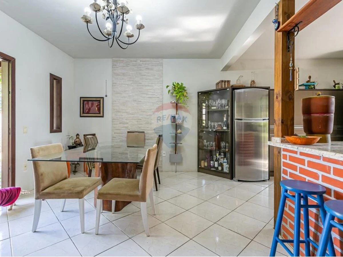Casa 4 Quartos à Venda no Campeche, Florianópolis — Terreno de 580 m²
