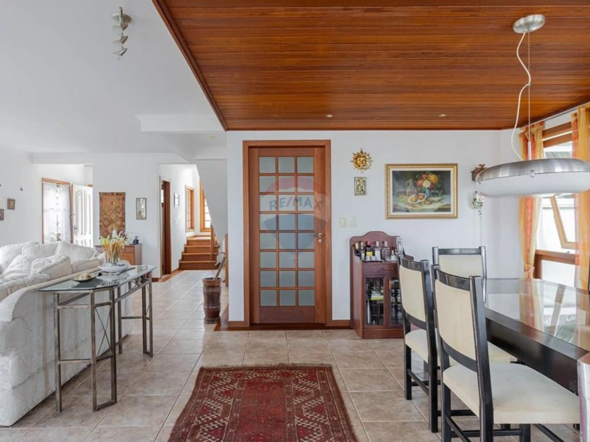 Casa 3 Dormitórios com Vista para a Baía Norte — João Paulo, Florianópolis