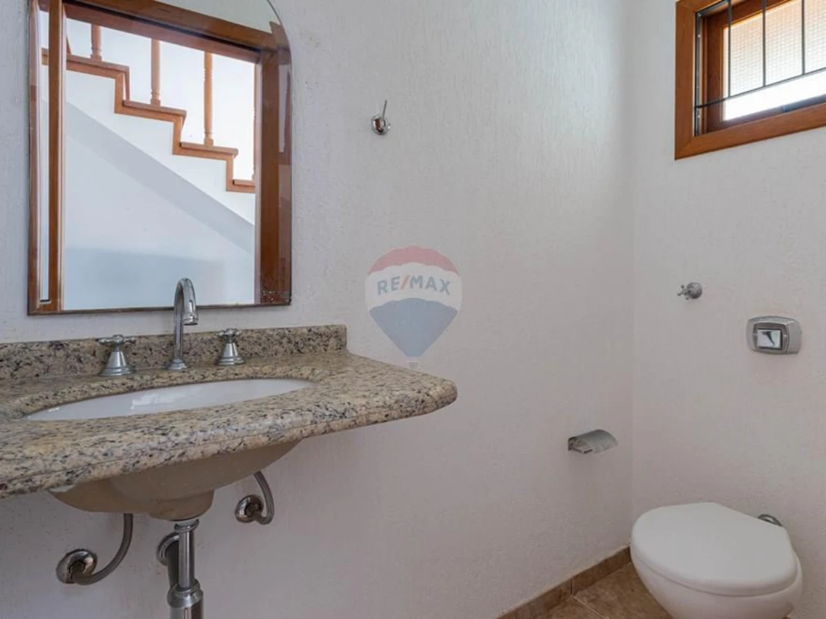Casa 3 Dormitórios com Vista para a Baía Norte — João Paulo, Florianópolis