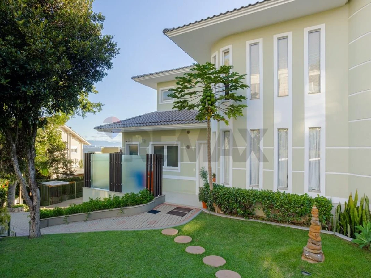 Casa Frente Mar em Cacupé, Florianópolis — 5 Suítes, 505 m²