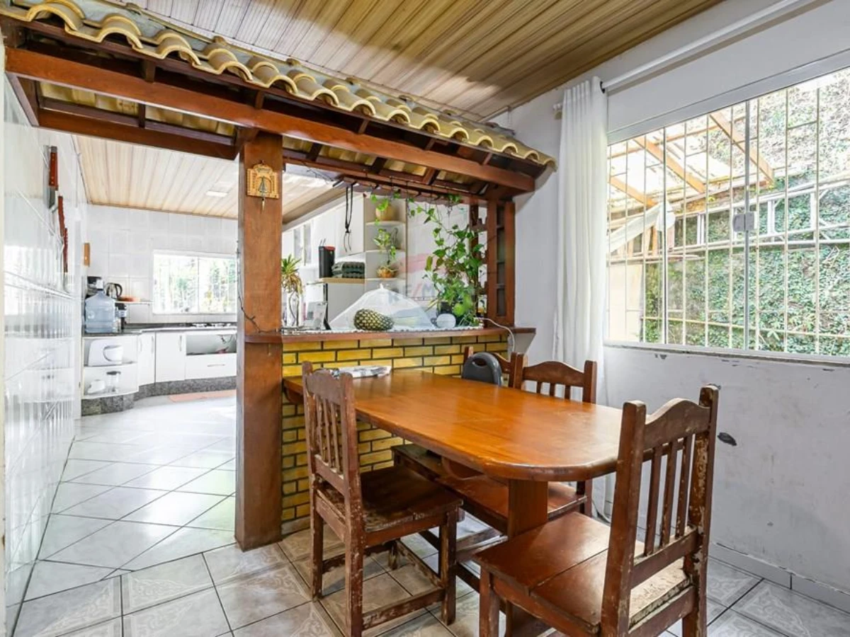 Casa 3 Dormitórios com Terreno de 3.200 m² — Costeira do Pirajubaé, Florianópolis