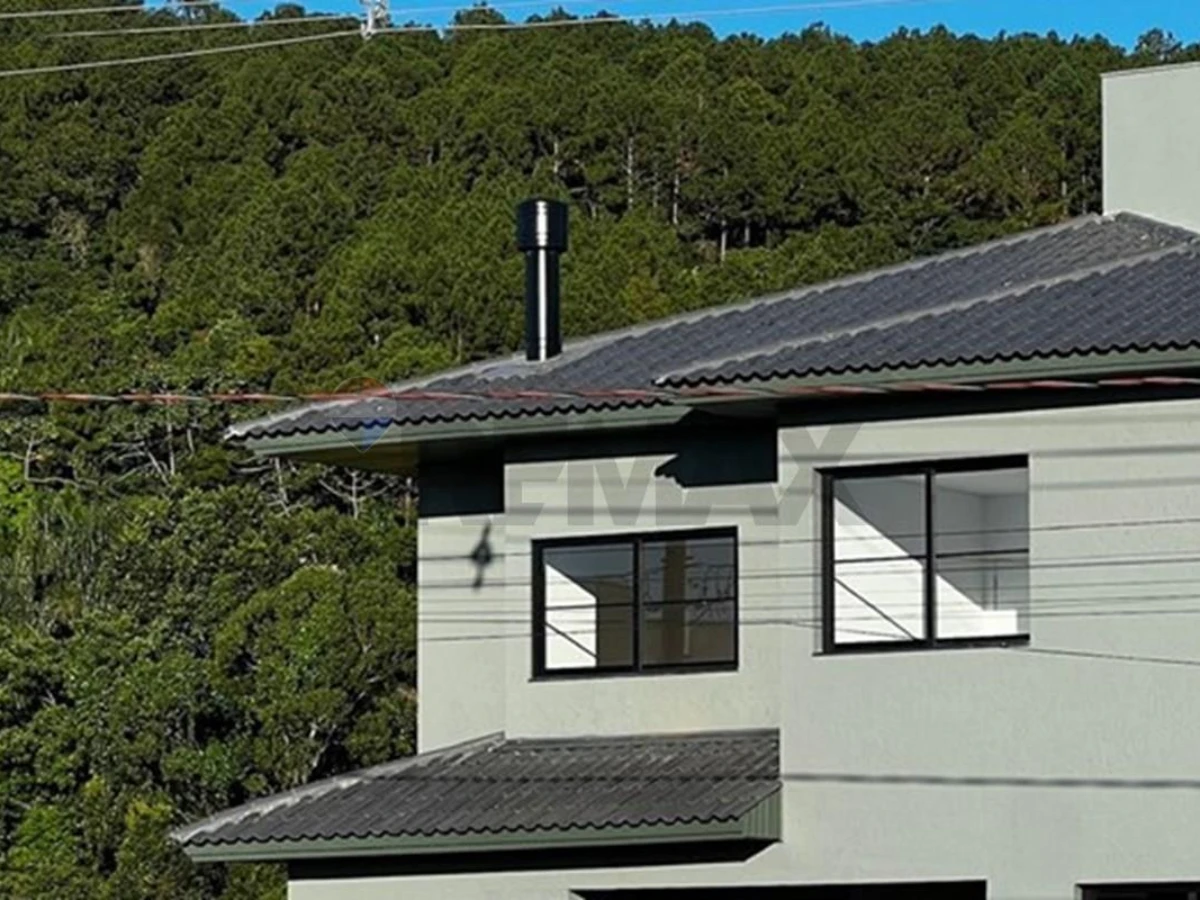 Casa 3 Dormitórios à Venda em Canasvieiras, Florianópolis — 165 m²