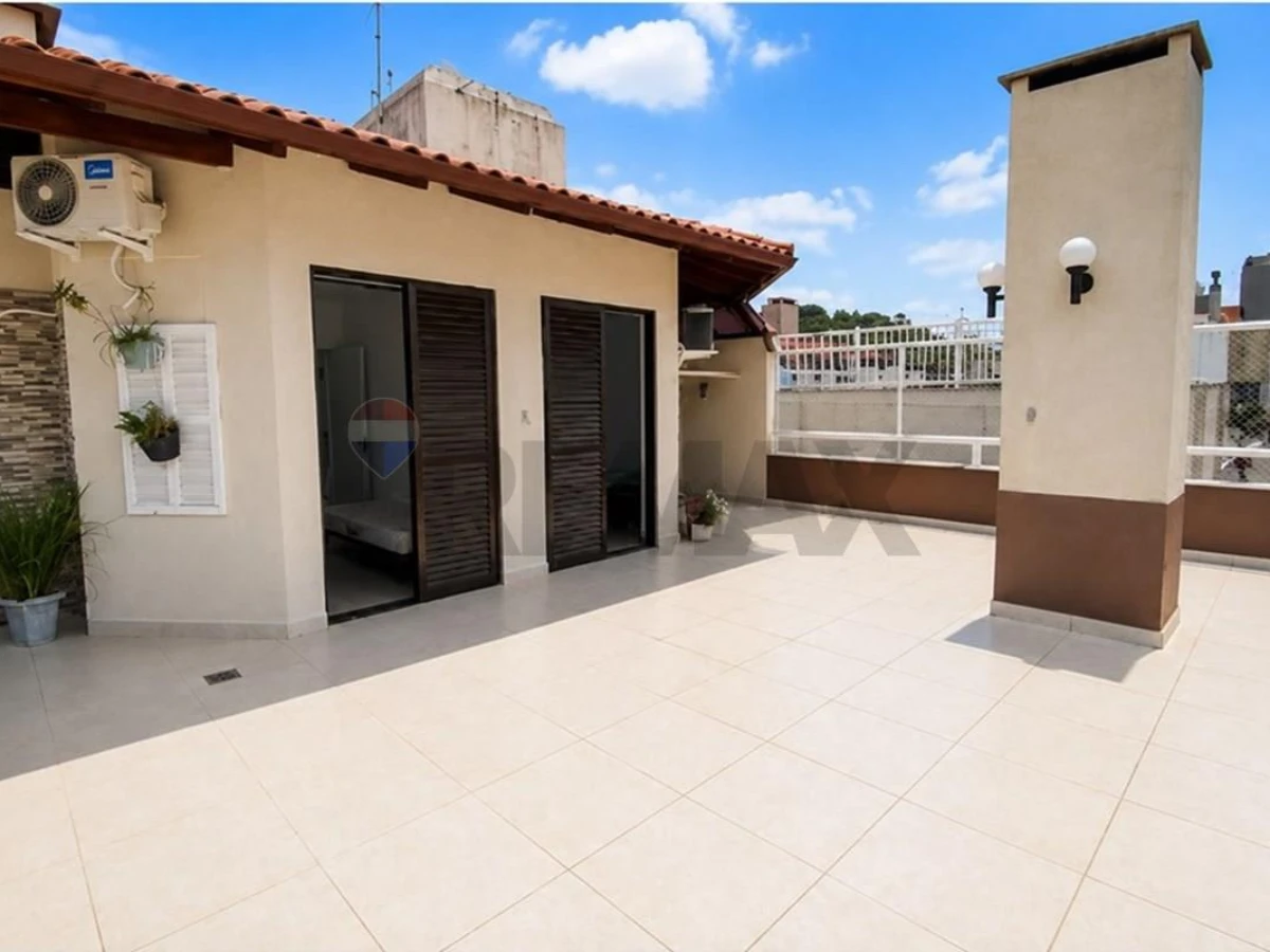 Cobertura 3 Quartos com Piscina Privativa — Canasvieiras, 30 m da Praia