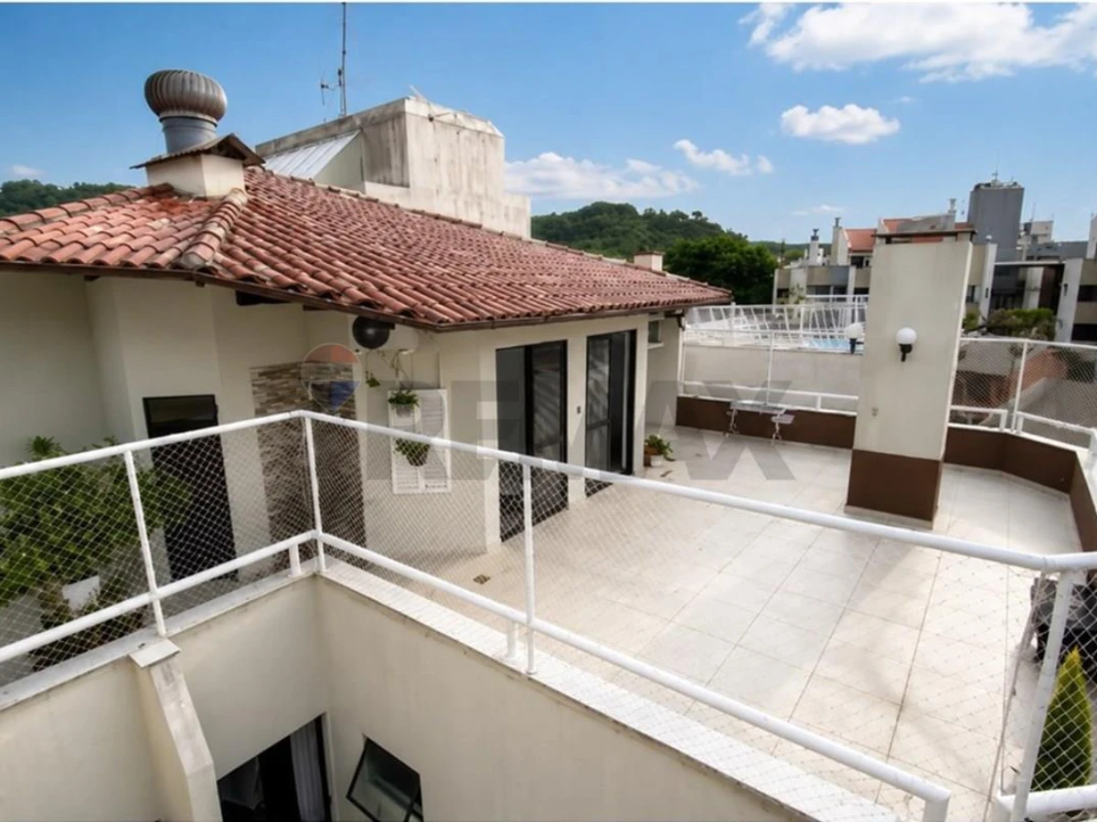 Cobertura 3 Quartos com Piscina Privativa — Canasvieiras, 30 m da Praia
