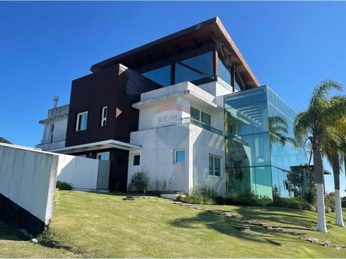Casa 8 Dormitórios à Venda — Costão Golf Ville, Ingleses