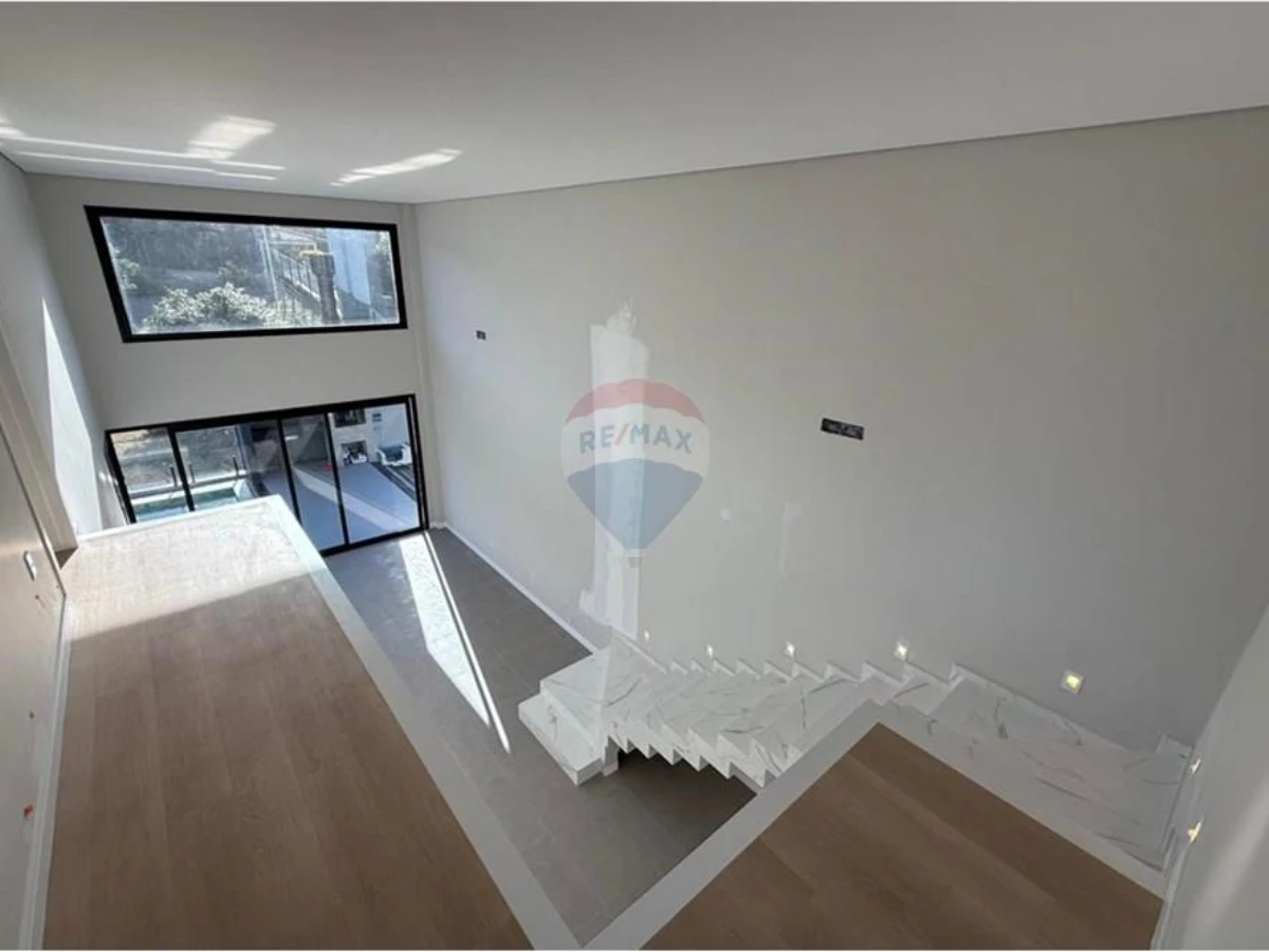 Casa com 4 Suítes em Condomínio Fechado a 100 m da Praia — Ingleses, Florianópolis