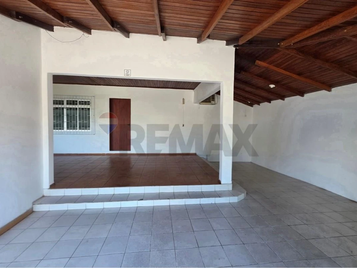 Casa 3 Quartos à Venda em Ingleses, Florianópolis — 250 m²