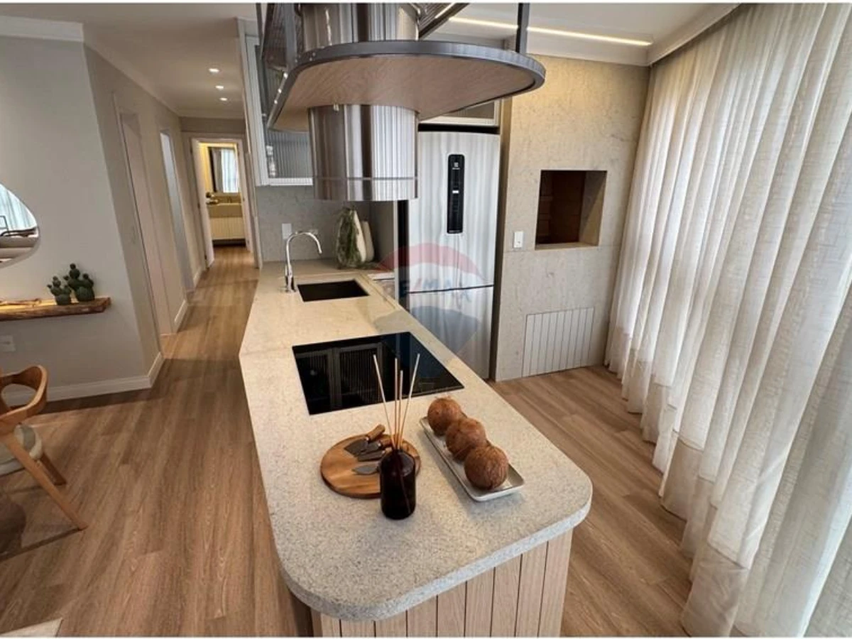 Apartamento 2 Dormitórios com Vista para o Mar à Venda em Ingleses, Florianópolis
